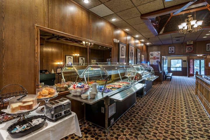 Breakfast area